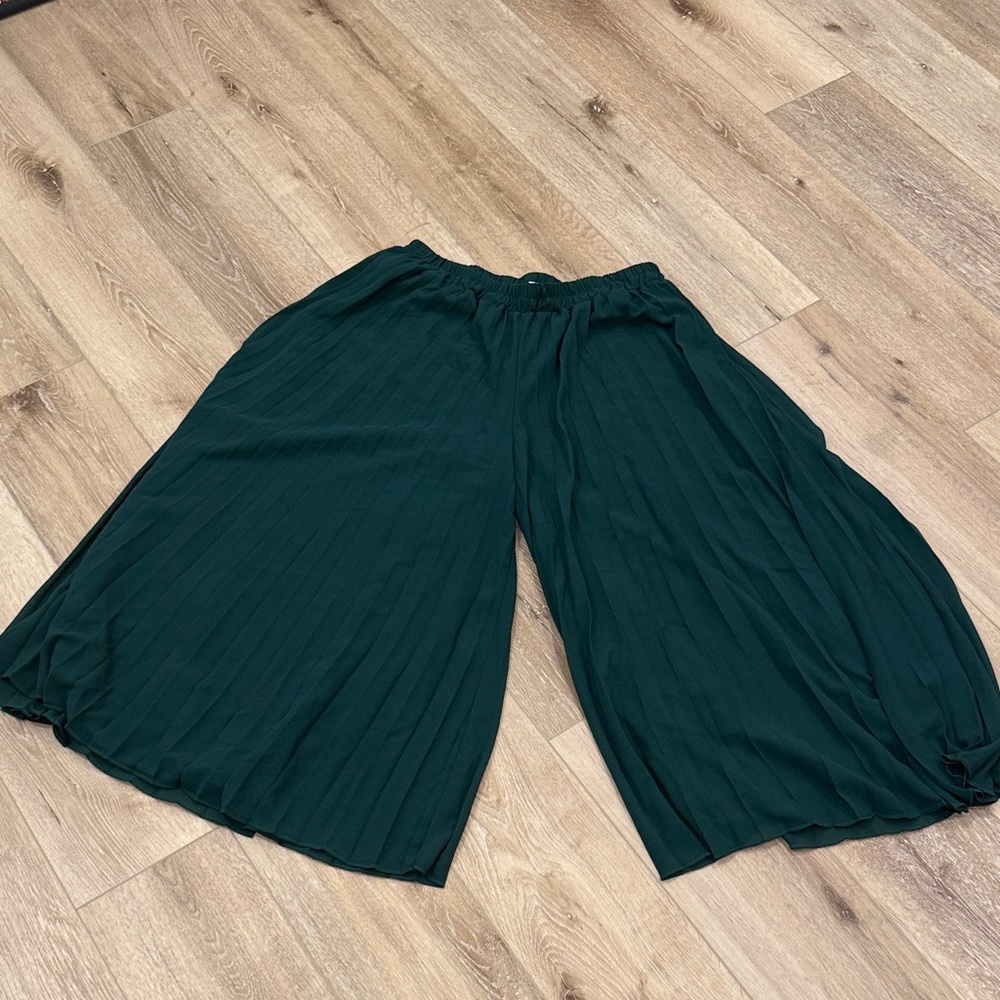 Dark Green Pleated Wide-Leg Pants